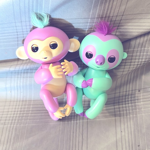 2pc Collectibles FINGERLINGS Interactive Kids Toys [{Monkey Baby & Sloth Baby]} - Picture 5 of 17